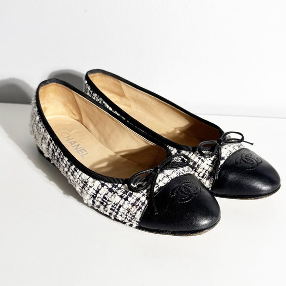 CHANEL Shoes - CHANEL Tweed Black and White Flats size 38.5